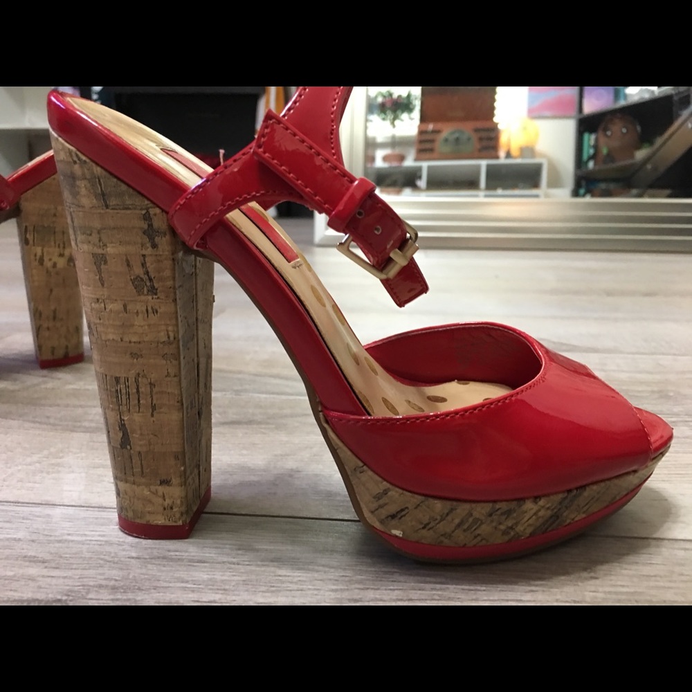 🌸 red shine shoes